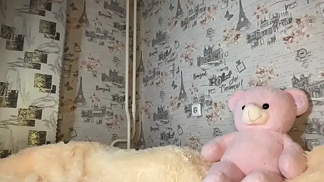 Just Scarlet  online show from March 22, 2025, 3:31 pm