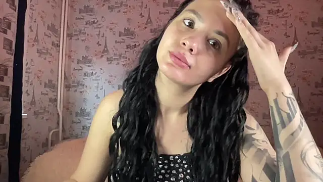 Just Scarlet  online show from September 26, 2025, 6:06 am