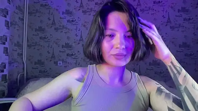 Just Scarlet  online show from October 17, 2025, 11:57 am