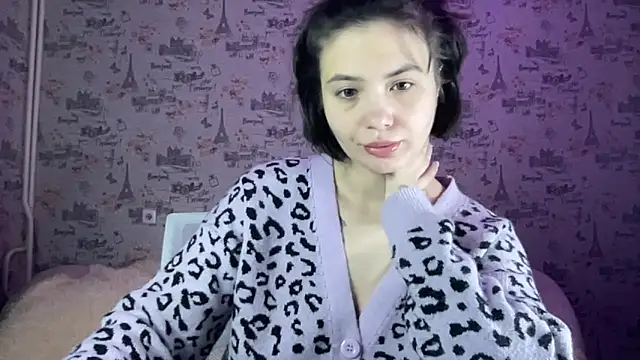 Just Scarlet  online show from October 19, 2025, 11:44 am