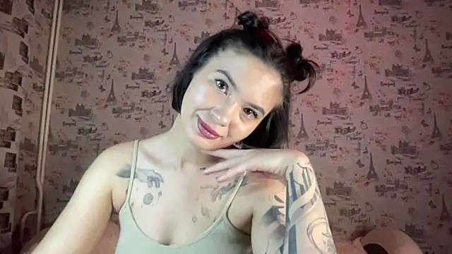 Just Scarlet  online show from October 24, 2025, 2:57 pm