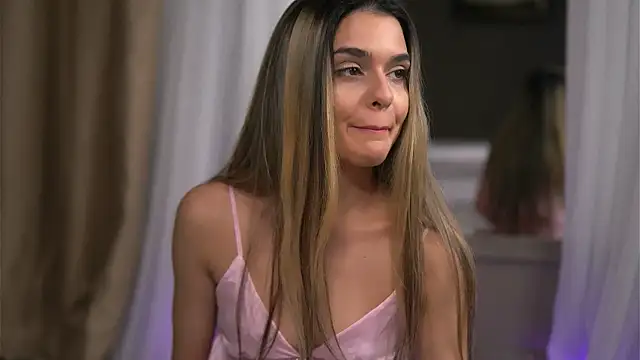 Snapshot of RobertaRosetti chatting on December 18, 2025, 10:32 am RobertaRosetti online show from December 18, 2025, 10:32 am