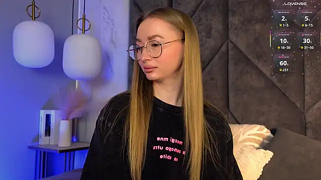 VictoriaLights online show from March 5, 2026, 6:31 am