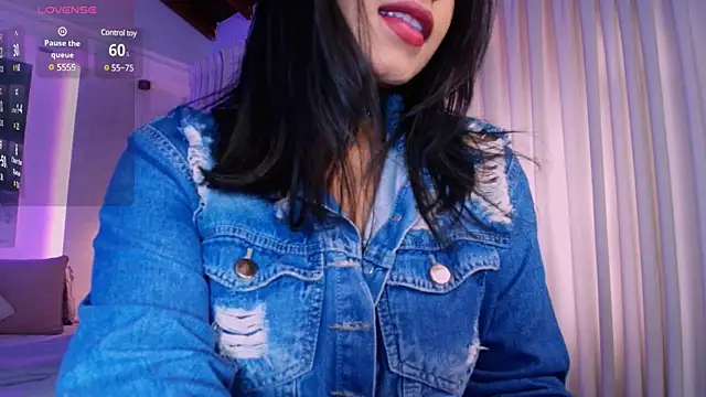 Snapshot of hannah_thomson_ chatting on March 3, 2025, 7:39 pm hannah thomson online show from March 3, 2025, 7:39 pm