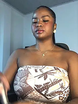 Snapshot of ValerieBlakee chatting on May 17, 2026, 12:01 pm ValerieBlakee online show from May 17, 2026, 12:01 pm