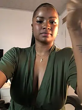 Snapshot of ValerieBlakee chatting on May 18, 2026, 12:07 am ValerieBlakee online show from May 18, 2026, 12:07 am