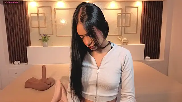 ChloeMoon9 online show from November 17, 2025, 11:38 am