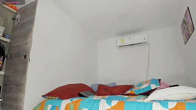 flor herrera01 online show from November 26, 2025, 6:03 am