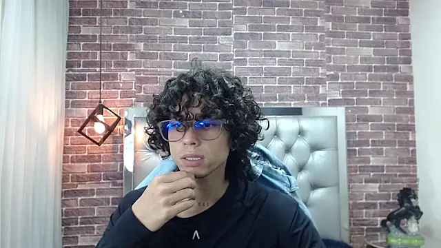 Snapshot of andres_ocasio chatting on February 28, 2025, 12:42 pm andres ocasio online show from February 28, 2025, 12:42 pm