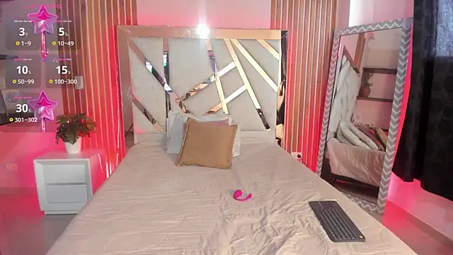 sweetviolet   online show from March 5, 2025, 12:44 pm