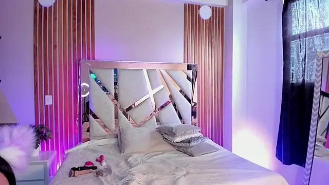 sweetviolet   online show from March 20, 2025, 3:47 pm