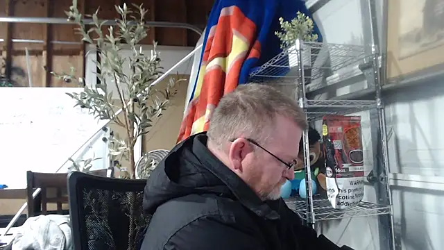 Snapshot of Randomoldguy615 chatting on March 4, 2025, 2:06 am Randomoldguy615 online show from March 4, 2025, 2:06 am