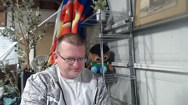 Snapshot of Randomoldguy615 chatting on March 8, 2025, 12:33 am Randomoldguy615 online show from March 8, 2025, 12:33 am