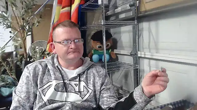 Snapshot of Randomoldguy615 chatting on March 11, 2025, 12:11 am Randomoldguy615 online show from March 11, 2025, 12:11 am