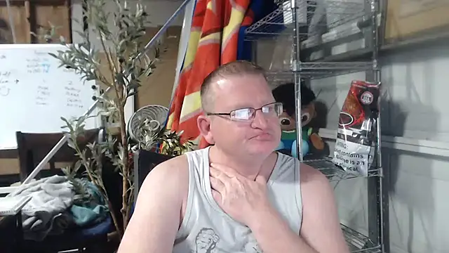 Snapshot of Randomoldguy615 chatting on March 11, 2025, 11:48 pm Randomoldguy615 online show from March 11, 2025, 11:48 pm