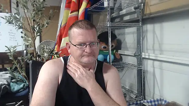 Snapshot of Randomoldguy615 chatting on March 15, 2025, 6:32 pm Randomoldguy615 online show from March 15, 2025, 6:32 pm