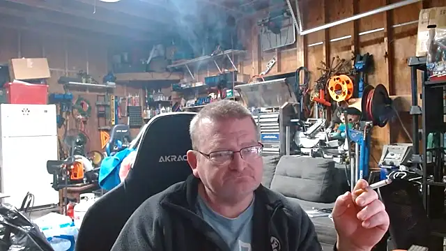 Snapshot of Randomoldguy615 chatting on February 22, 2026, 5:08 am Randomoldguy615 online show from February 22, 2026, 5:08 am