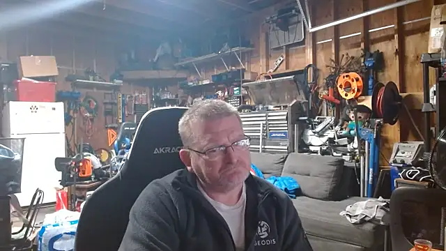 Snapshot of Randomoldguy615 chatting on February 28, 2026, 6:47 am Randomoldguy615 online show from February 28, 2026, 6:47 am