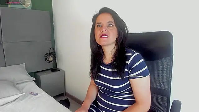 laura hotties online show from March 5, 2025, 4:02 pm