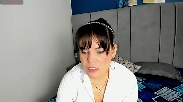 laura hotties online show from December 15, 2025, 1:48 pm