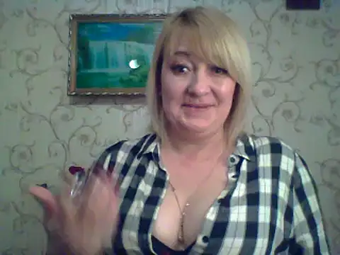 ArielXLoveresss online show from March 10, 2025, 3:20 pm