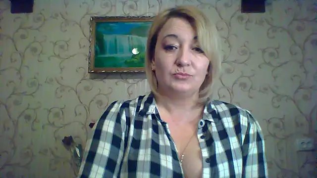 ArielXLoveresss online show from March 12, 2025, 7:35 am