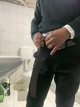 rogerdik76 online show from March 6, 2026, 6:21 am