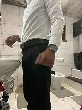 rogerdik76 online show from April 13, 2026, 5:24 am