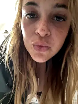 Busty-smiley-miley online show from September 19, 2025, 1:23 pm