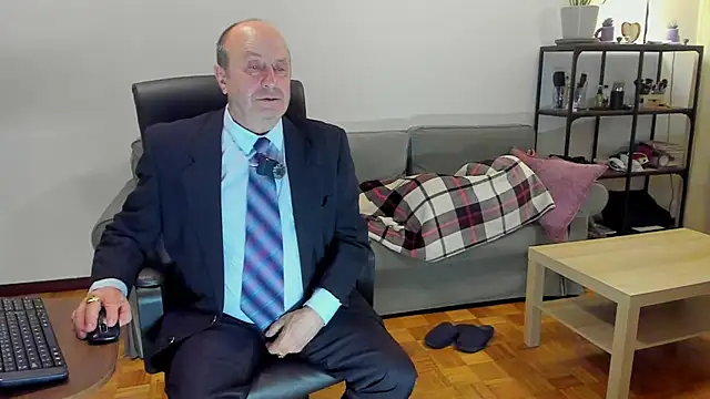 Snapshot of masterboy50 chatting on October 19, 2025, 1:23 pm masterboy50 online show from October 19, 2025, 1:23 pm