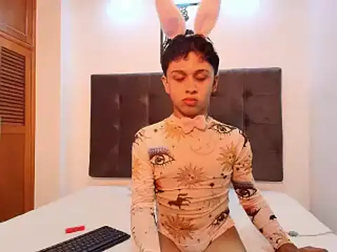 Snapshot of Dante_bre chatting on March 11, 2025, 12:33 am Dante bre online show from March 11, 2025, 12:33 am