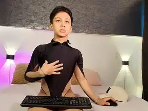 Snapshot of Dante_bre chatting on March 11, 2025, 12:17 pm Dante bre online show from March 11, 2025, 12:17 pm