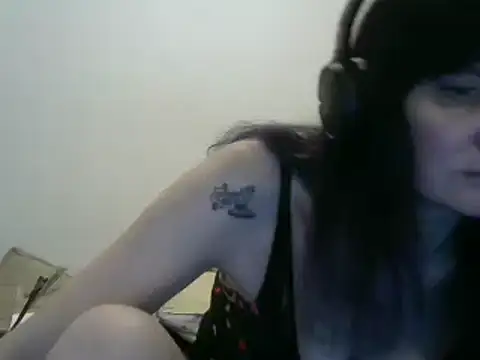 Hotmodel1984 online show from February 13, 2026, 10:50 pm