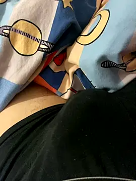 Snapshot of zou_9997 chatting on December 1, 2025, 3:22 am zou 9997 online show from December 1, 2025, 3:22 am