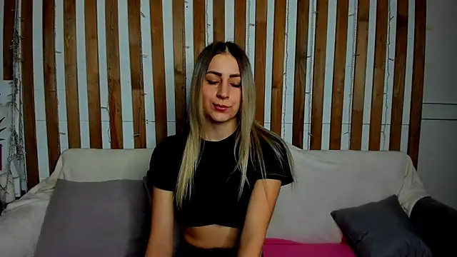 Snapshot of Ellen_Ross chatting on February 24, 2025, 8:17 am Ellen Ross online show from February 24, 2025, 8:17 am