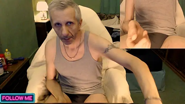 Snapshot of maxdaddy690 chatting on December 5, 2024, 11:51 pm maxdaddy690 online show from December 5, 2024, 11:51 pm