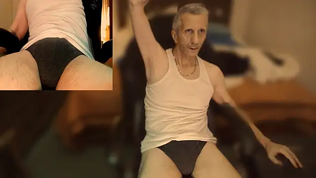 Snapshot of maxdaddy690 chatting on January 3, 2025, 9:26 pm maxdaddy690 online show from January 3, 2025, 9:26 pm