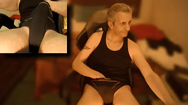 Snapshot of maxdaddy690 chatting on February 25, 2025, 9:13 pm maxdaddy690 online show from February 25, 2025, 9:13 pm