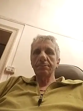 Snapshot of maxdaddy690 chatting on March 10, 2025, 2:37 pm maxdaddy690 online show from March 10, 2025, 2:37 pm