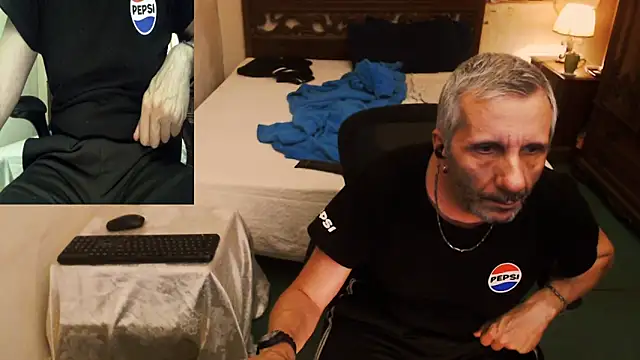 Snapshot of maxdaddy690 chatting on September 16, 2025, 8:54 pm maxdaddy690 online show from September 16, 2025, 8:54 pm