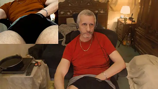 Snapshot of maxdaddy690 chatting on March 20, 2026, 11:53 pm maxdaddy690 online show from March 20, 2026, 11:53 pm