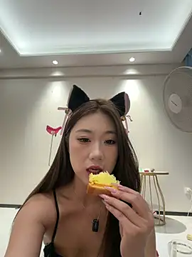 Xiaoxia-Baby online show from May 30, 2026, 12:19 am