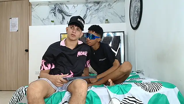 Snapshot of KING_OFF_BOYS chatting on September 22, 2025, 1:24 pm KING OFF BOYS online show from September 22, 2025, 1:24 pm