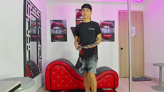 Snapshot of KING_OFF_BOYS chatting on September 27, 2025, 12:21 pm KING OFF BOYS online show from September 27, 2025, 12:21 pm