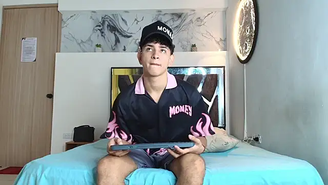 Snapshot of KING_OFF_BOYS chatting on September 29, 2025, 1:27 pm KING OFF BOYS online show from September 29, 2025, 1:27 pm