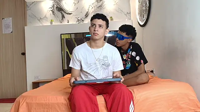 Snapshot of KING_OFF_BOYS chatting on October 13, 2025, 1:22 pm KING OFF BOYS online show from October 13, 2025, 1:22 pm