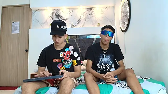 Snapshot of KING_OFF_BOYS chatting on October 17, 2025, 1:25 pm KING OFF BOYS online show from October 17, 2025, 1:25 pm