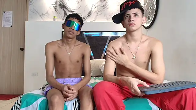 Snapshot of KING_OFF_BOYS chatting on October 22, 2025, 1:22 pm KING OFF BOYS online show from October 22, 2025, 1:22 pm