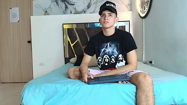 Snapshot of KING_OFF_BOYS chatting on November 9, 2025, 1:31 pm KING OFF BOYS online show from November 9, 2025, 1:31 pm