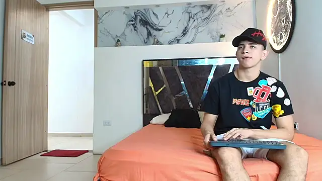 Snapshot of KING_OFF_BOYS chatting on November 15, 2025, 1:18 pm KING OFF BOYS online show from November 15, 2025, 1:18 pm